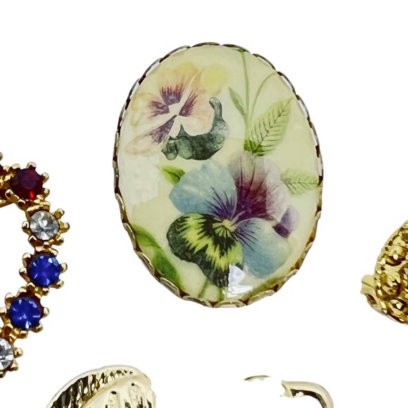 Lot of 8 Vintage Gold Tone Brooches (5565) - Picture 3 of 9